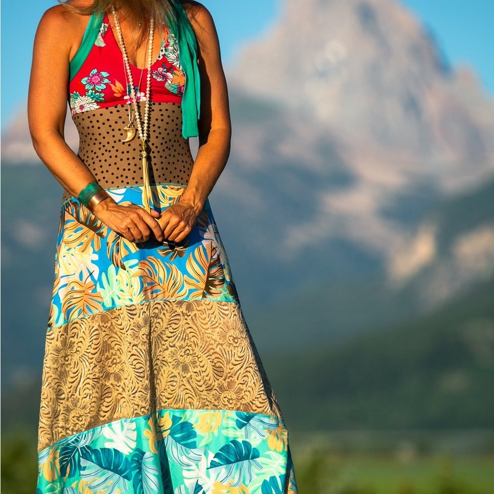 Autumn Teneyl halter neck maxi dress